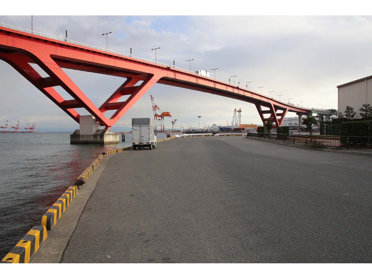 灘浜港湾直線道路