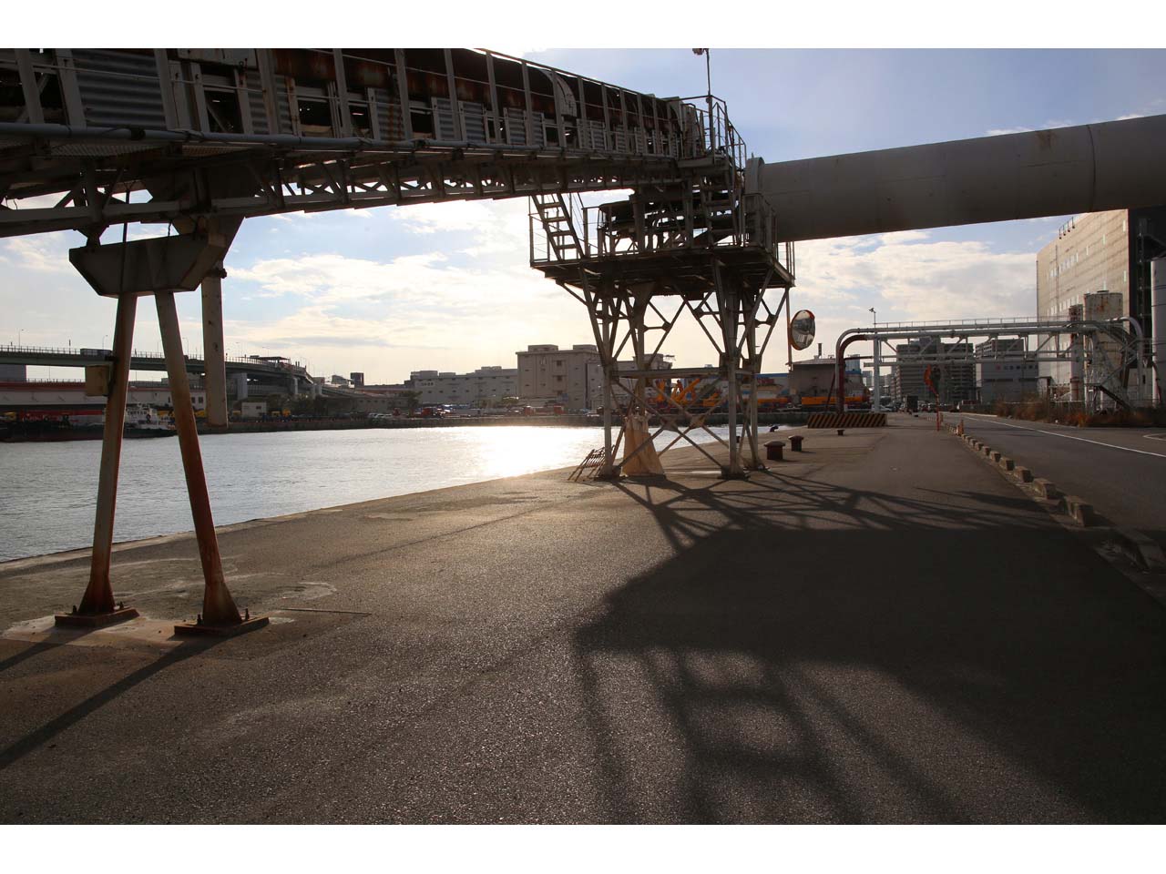 灘浜港湾直線道路