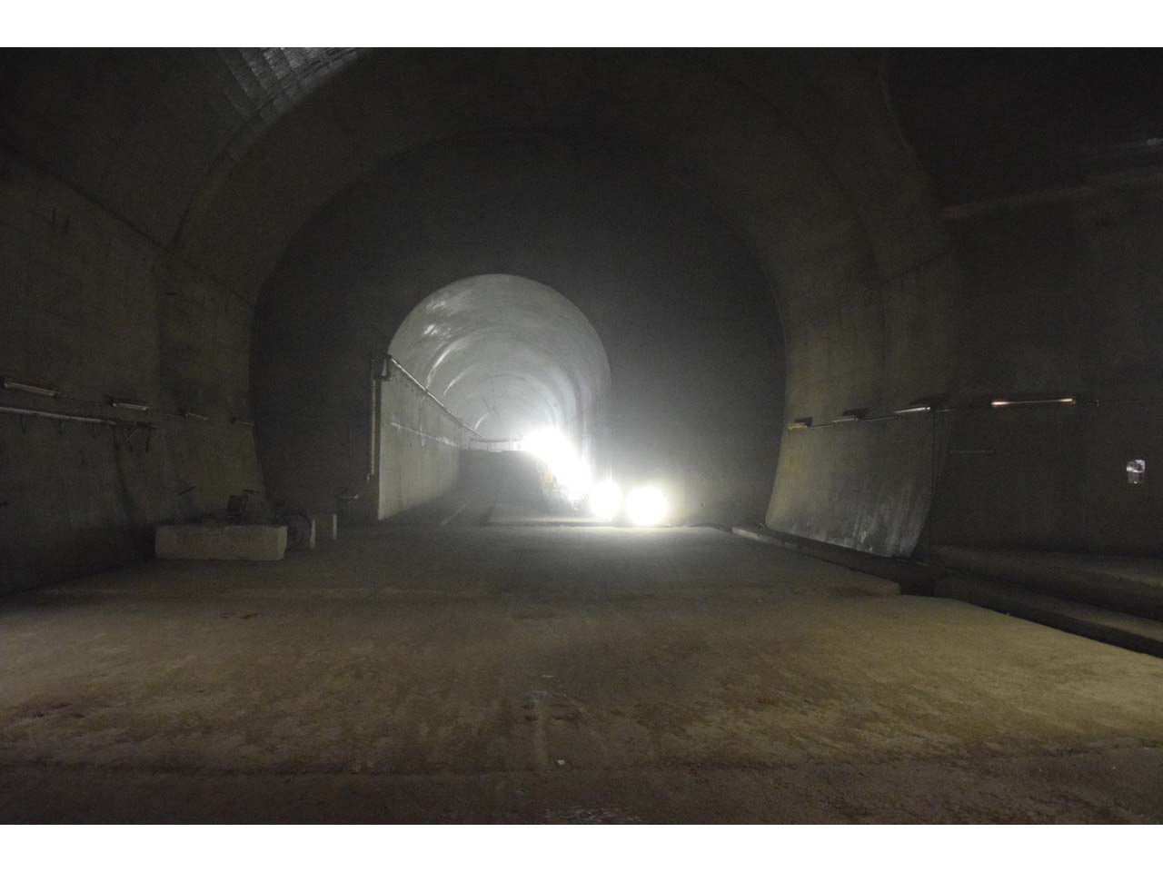 ベルトコンベアトンネル