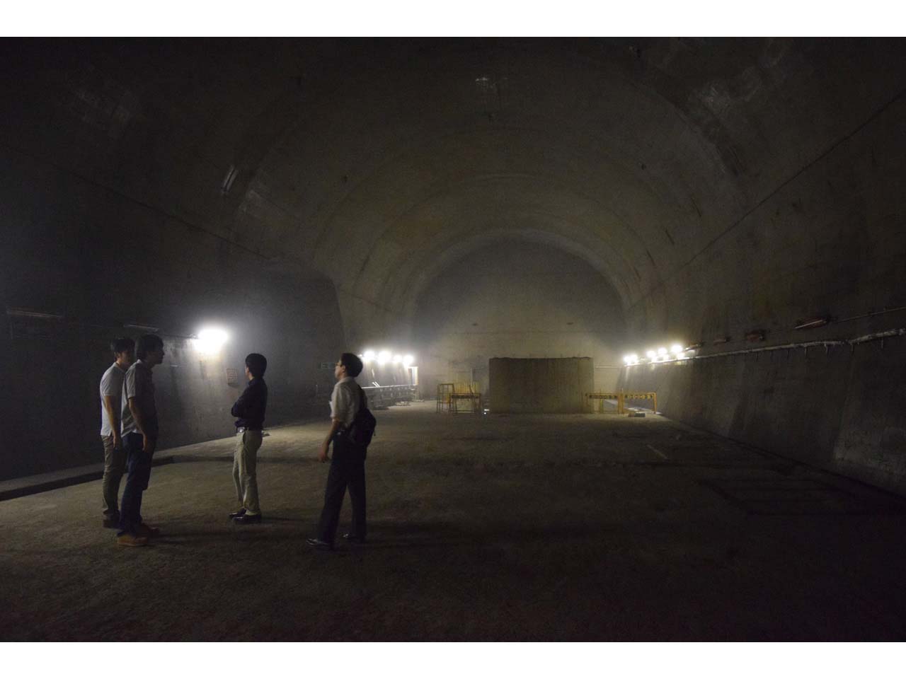 ベルトコンベアトンネル