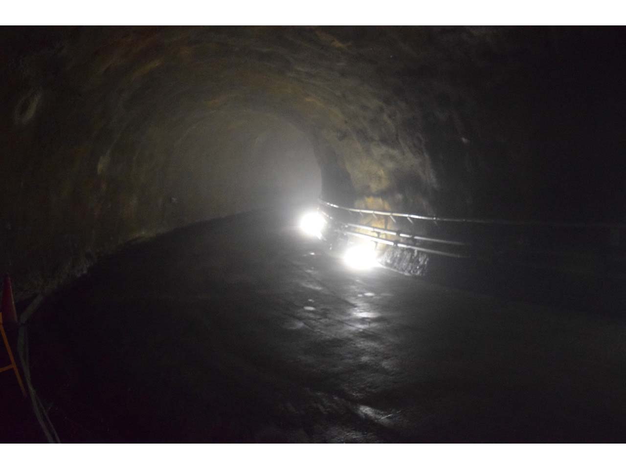 ベルトコンベアトンネル