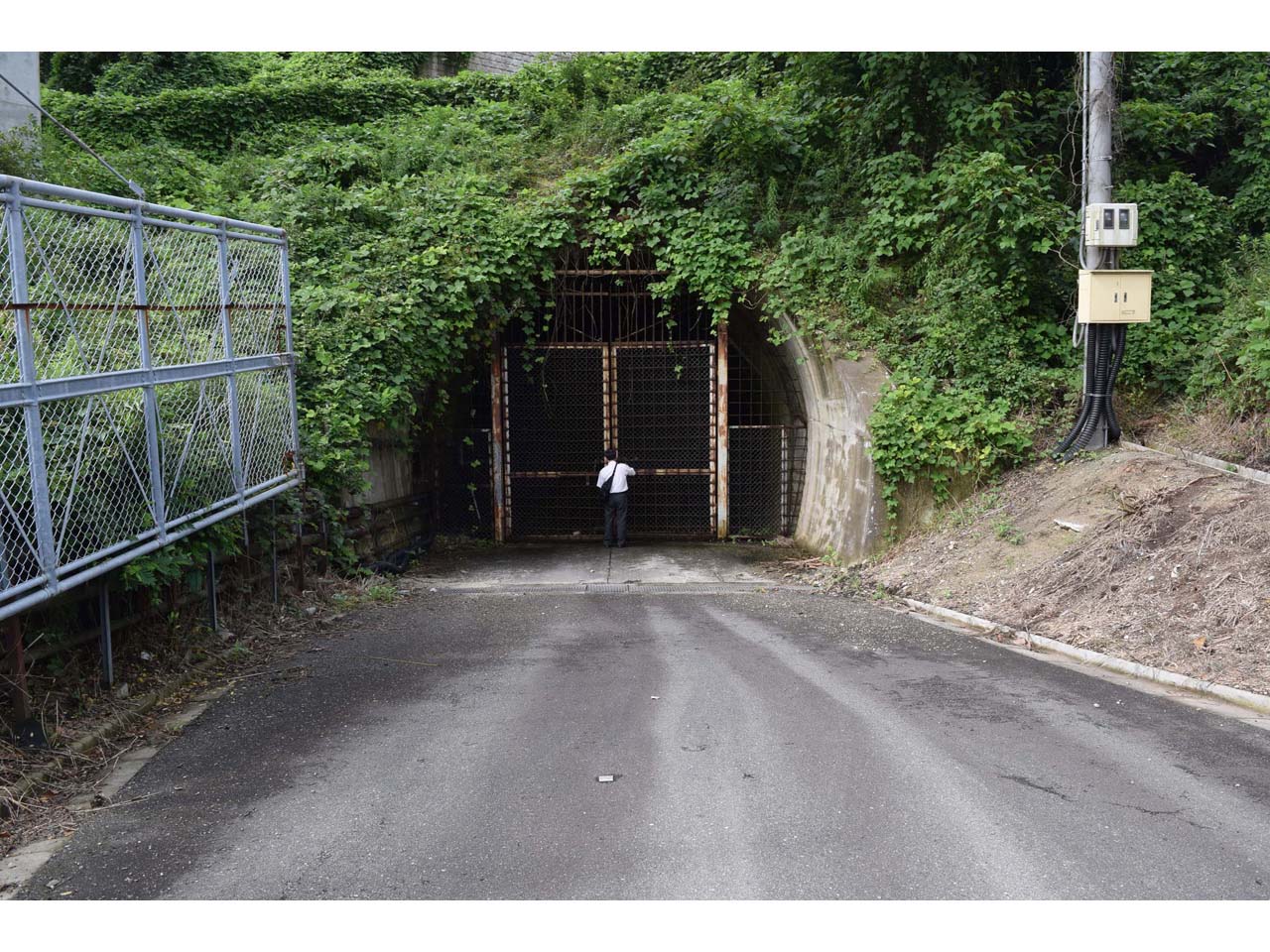 ベルトコンベアトンネル