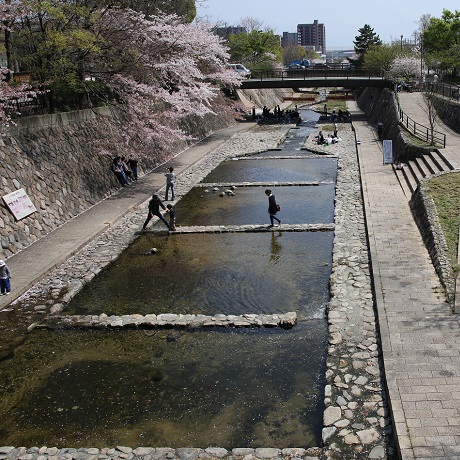 都賀川