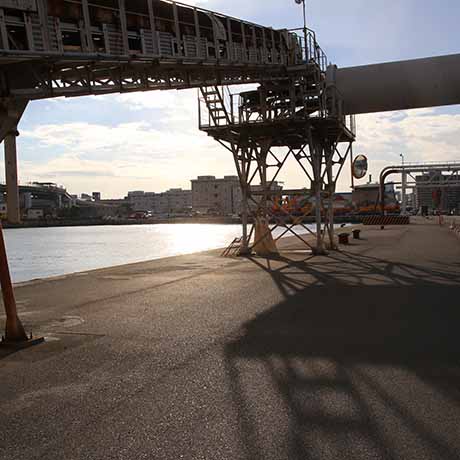 灘浜港湾直線道路