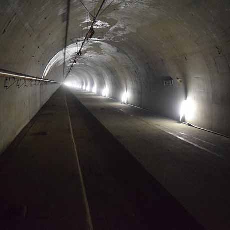 ベルトコンベアトンネル