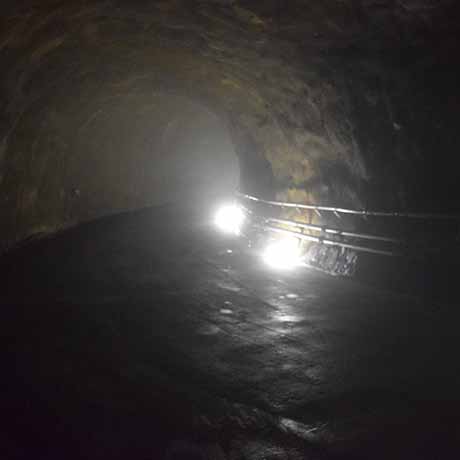 ベルトコンベアトンネル