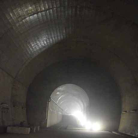 ベルトコンベアトンネル