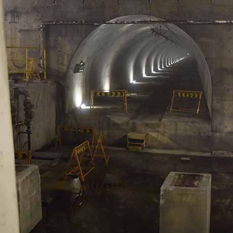 ベルトコンベアトンネル